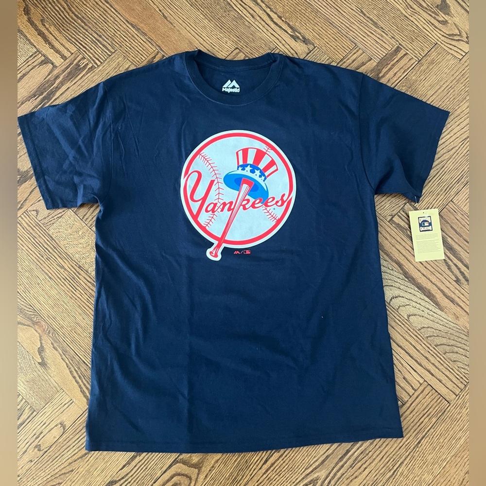 Men’s NY Yankees, Majestic Cooperstown Collection Navy Blue T-Shirt, Large, NWT
